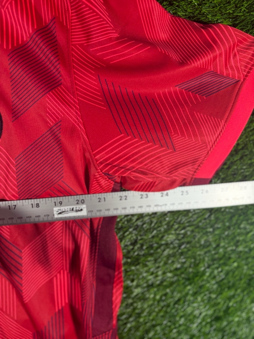 Hong Kong 2020/2022 Home Soccer Jersey - Picture 2 of 4